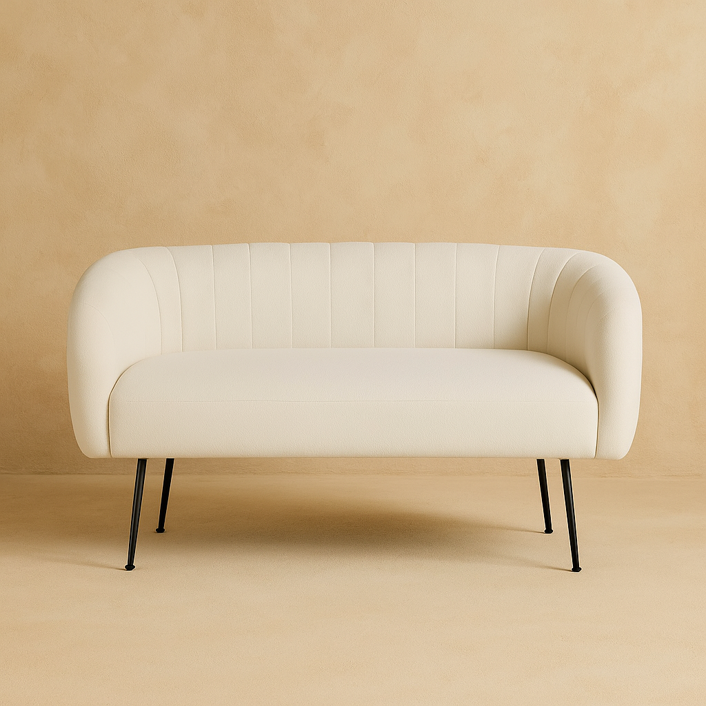 Stílusos fehér kanapé fém lábakkal